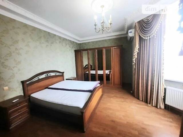 Довготривала оренда 3к квартири на вул. Коновальця Євгена 32