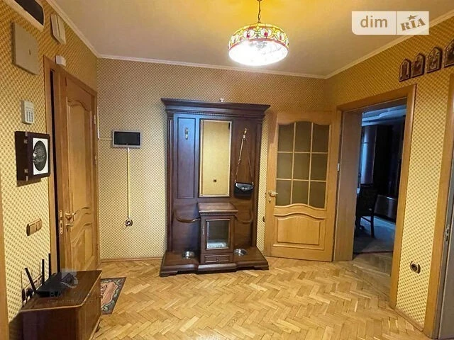 Довготривала оренда 3к квартири на вул. Олександра Махова 4В