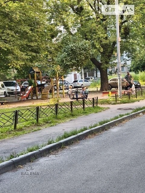 Довготривала оренда 3к квартири на вул. Олександра Махова 4В