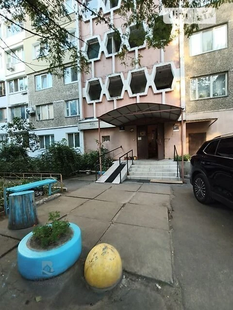 Довготривала оренда 3к квартири на вул. Олександра Махова 4В