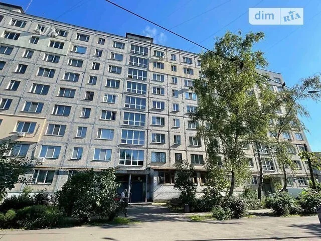 Довготривала оренда 3к квартири на просп. Леся Курбаса 18 •
