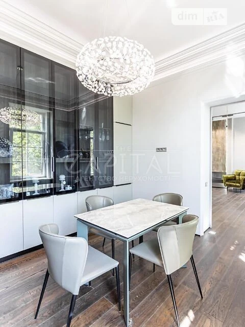 Sale of 4-room apartment 125 sq. m. on Konovaltsya Yevhena 17 •