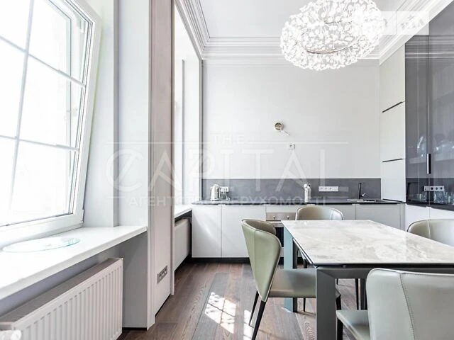 Sale of 4-room apartment 125 sq. m. on Konovaltsya Yevhena 17 •