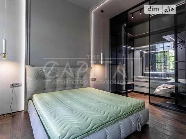 Sale of 4-room apartment 125 sq. m. on Konovaltsya Yevhena 17 •