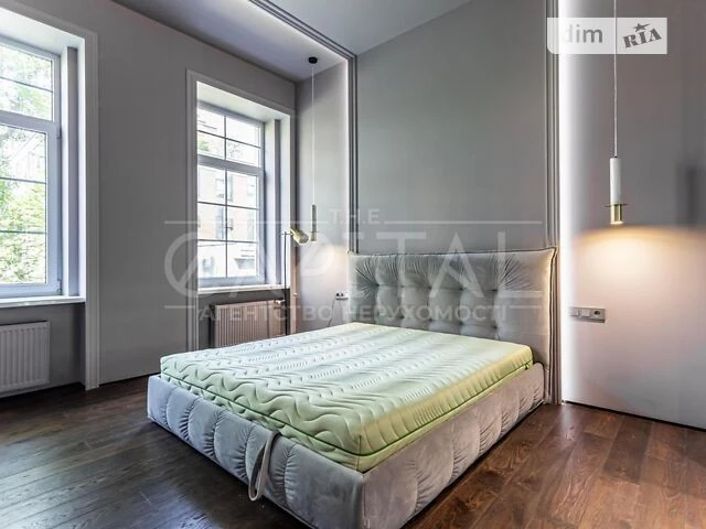Sale of 4-room apartment 125 sq. m. on Konovaltsya Yevhena 17 •