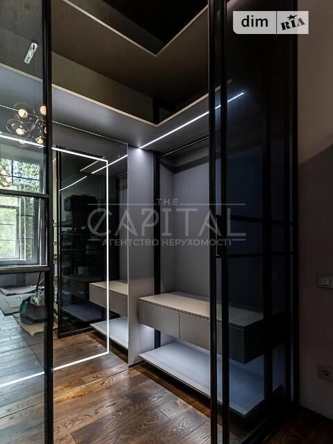 Sale of 4-room apartment 125 sq. m. on Konovaltsya Yevhena 17 •