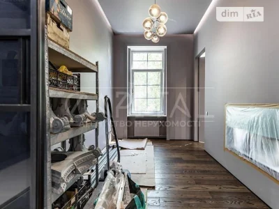 Sale of 4-room apartment 125 sq. m. on Konovaltsya Yevhena 17 •
