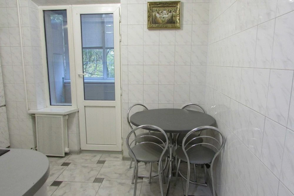 Троєщина. ТРЦ "Район". вул. Бальзака, буд. 57