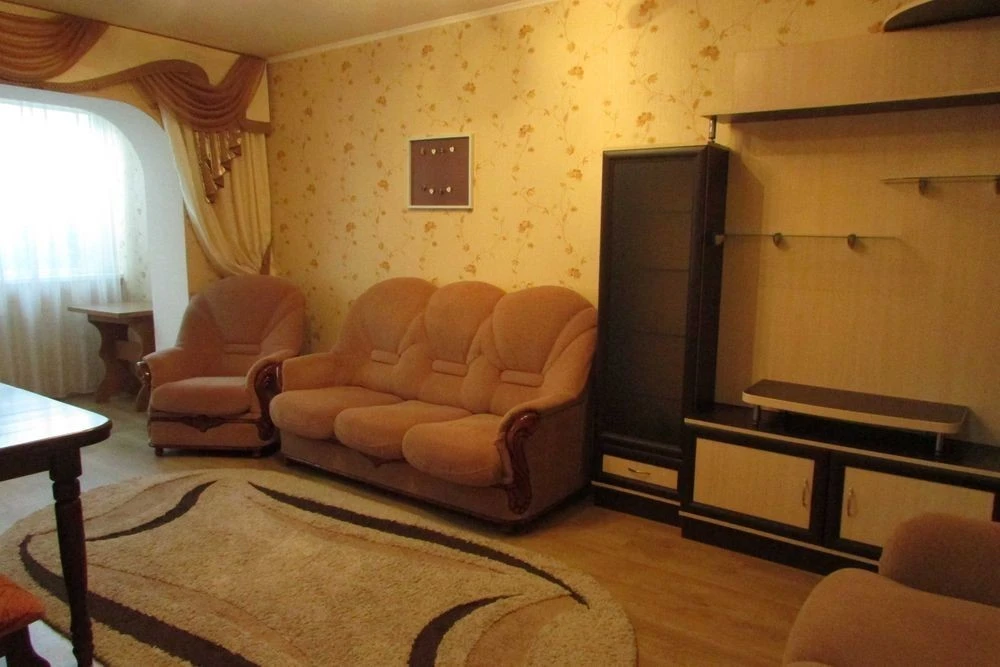 Троєщина. ТРЦ "Район". вул. Бальзака, буд. 57