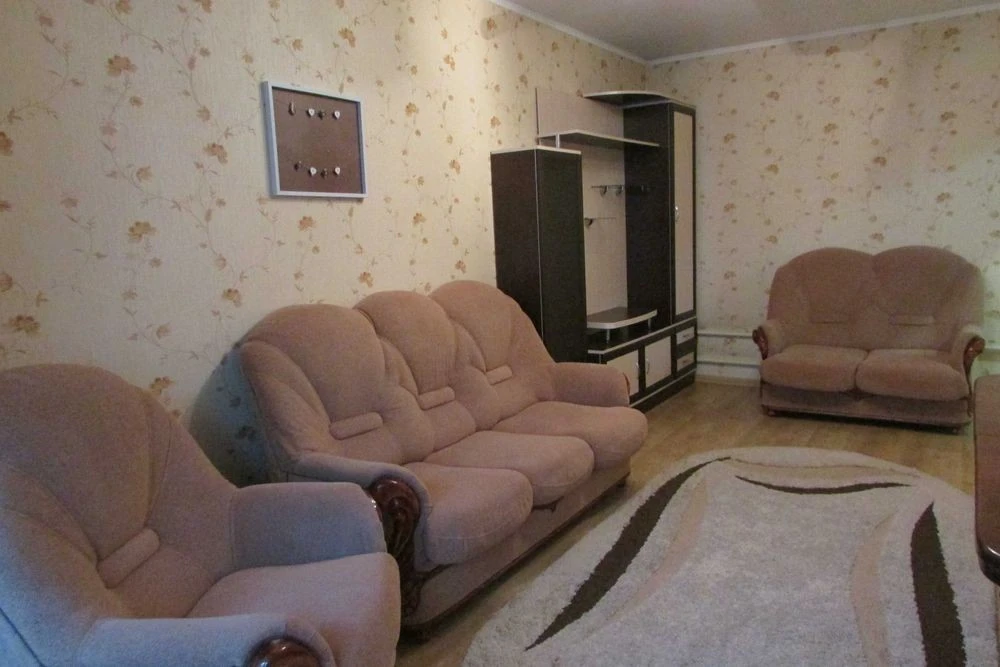 Троєщина. ТРЦ "Район". вул. Бальзака, буд. 57