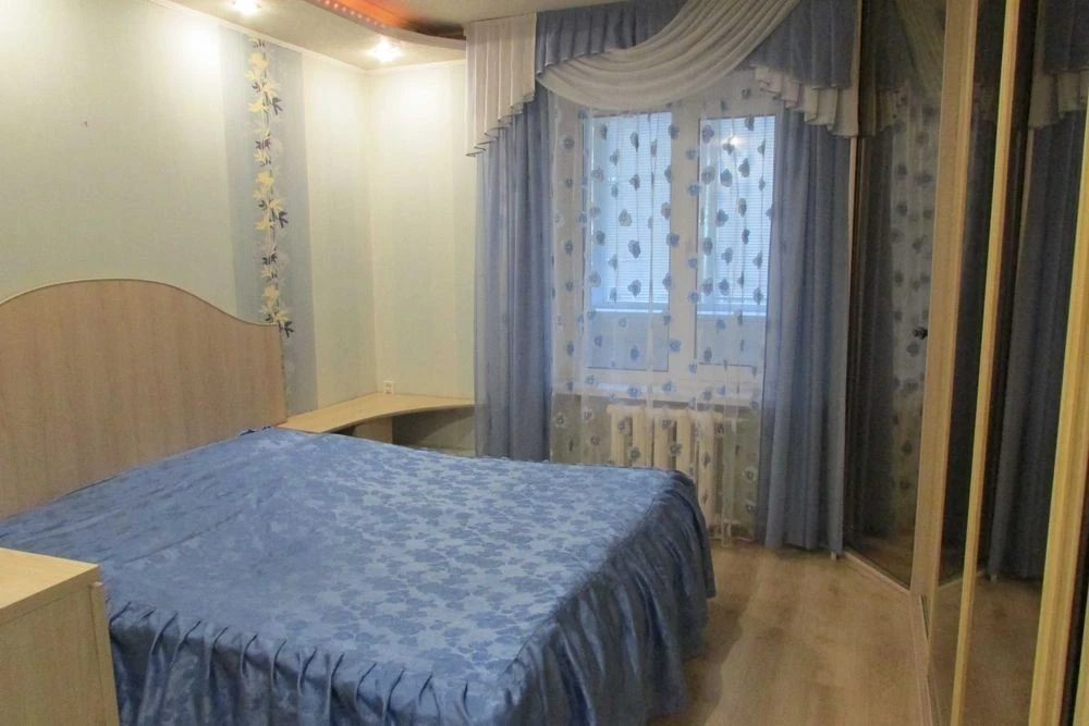 Троєщина. ТРЦ "Район". вул. Бальзака, буд. 57