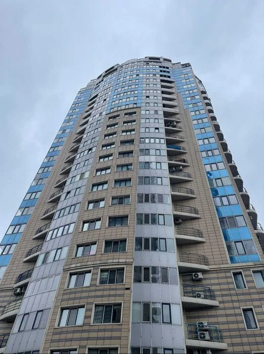 Видова 3-кімнатна квартира біля метро «Житомирська»