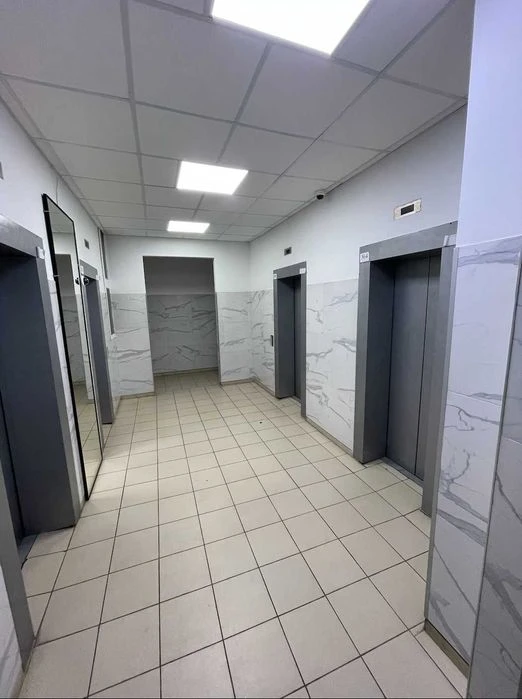 Видова 3-кімнатна квартира біля метро «Житомирська»