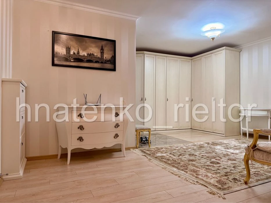 Продаж, 4к квартира, центр, 124м2, Соборності 40д