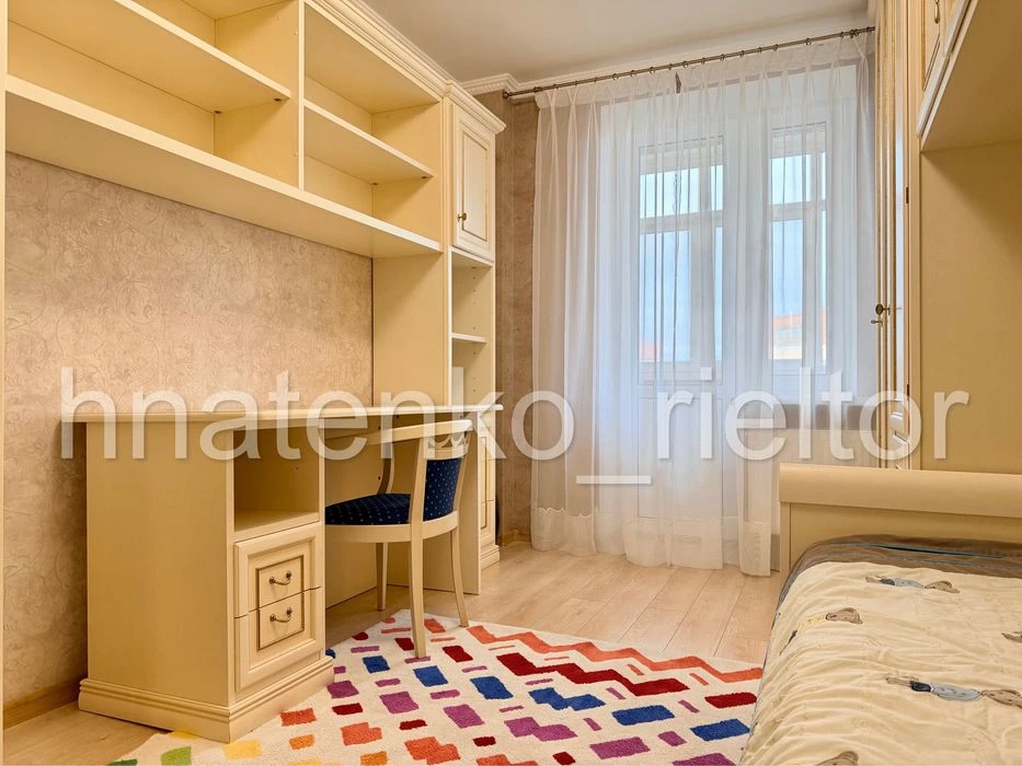 Продаж, 4к квартира, центр, 124м2, Соборності 40д