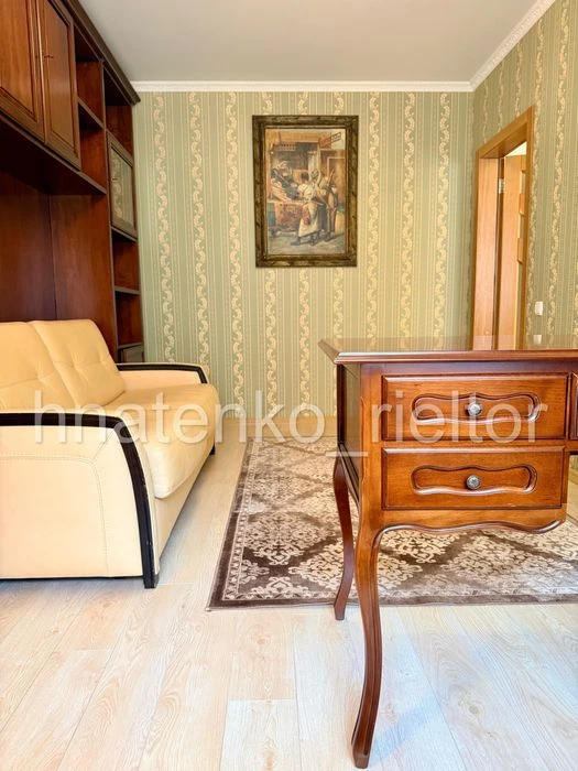 Продаж, 4к квартира, центр, 124м2, Соборності 40д