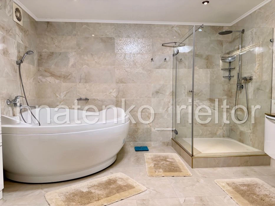 Продаж, 4к квартира, центр, 124м2, Соборності 40д