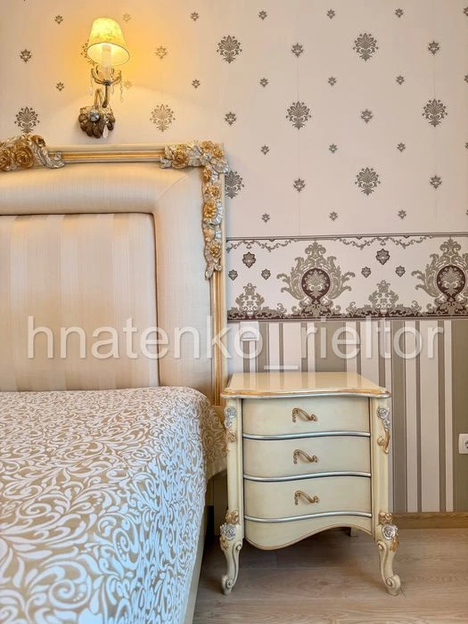 Продаж, 4к квартира, центр, 124м2, Соборності 40д