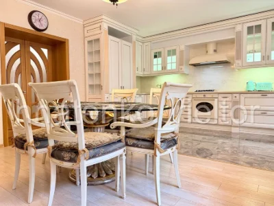 Продаж, 4к квартира, центр, 124м2, Соборності 40д