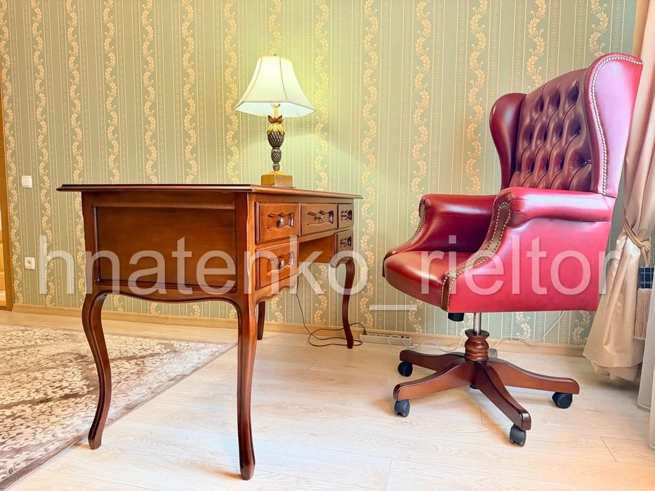 Продаж, 4к квартира, центр, 124м2, Соборності 40д