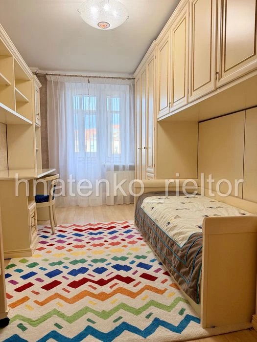 Продаж, 4к квартира, центр, 124м2, Соборності 40д