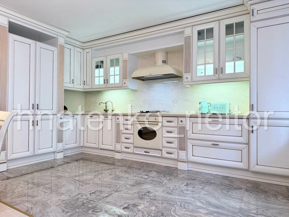 Продаж, 4к квартира, центр, 124м2, Соборності 40д