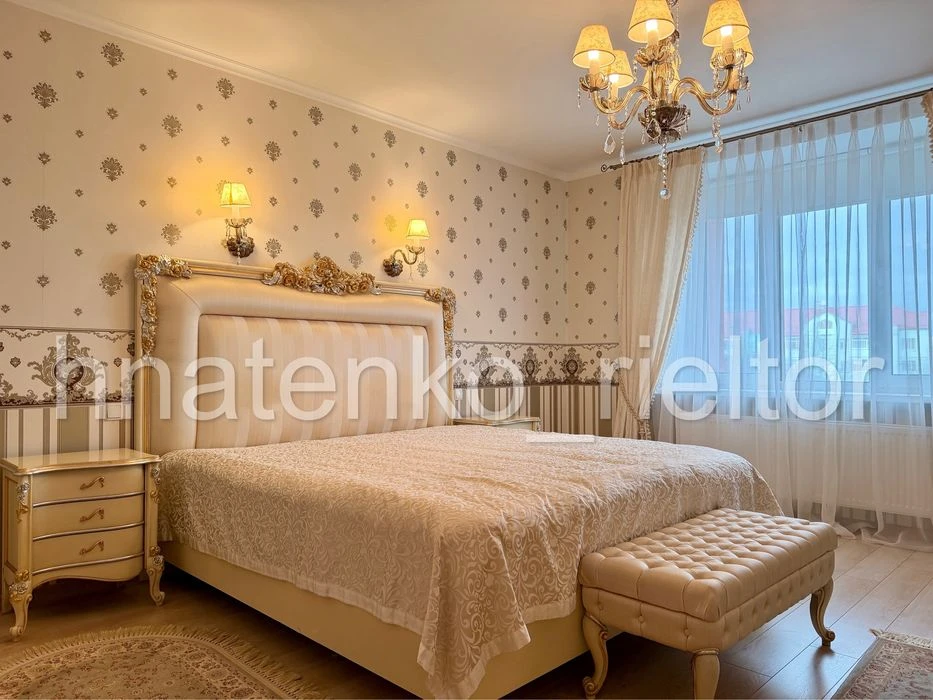 Продаж, 4к квартира, центр, 124м2, Соборності 40д