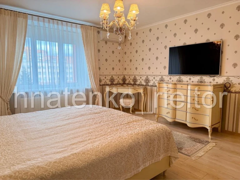 Продаж, 4к квартира, центр, 124м2, Соборності 40д