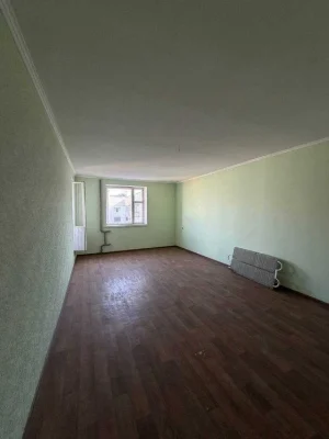 Продається простора 3-кімн. квартира у районі Казбет