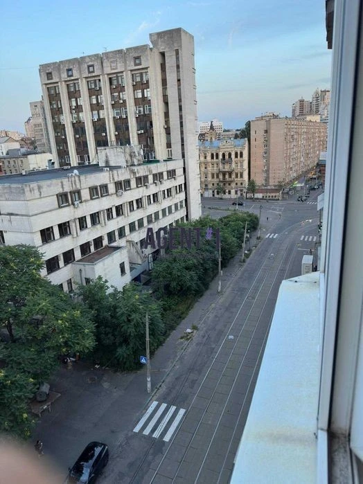 ДВУРОВНЕВАЯ КВАРТИРА 195 М² со вторым светом, Киев, Без %