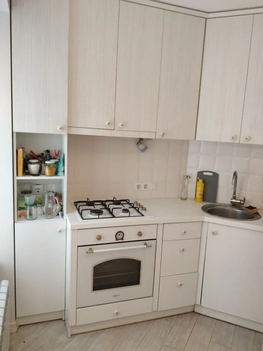 Selling 1 apartment, Bot metro station. Garden near the cable car.