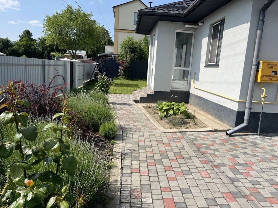 Чудовий будинок з доглянутою територією, поруч озеро39241