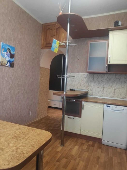 Продається велика 3-к квартира р-н Конкорду