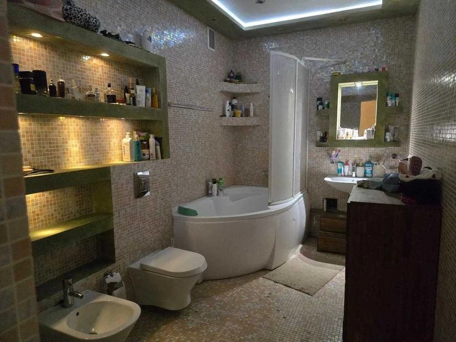 Продаж 2-к. квартири З РЕМОНТОМ 70/32/14м² вул. Зелена 13999
