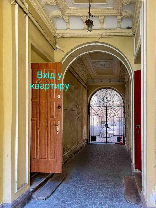 Продаж двокімнатної квартири у центрі Львова, на вул. Лепког