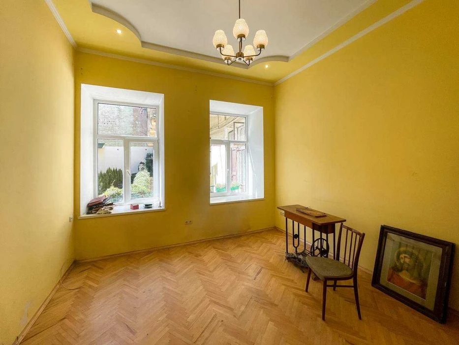 Продаж двокімнатної квартири у центрі Львова, на вул. Лепког