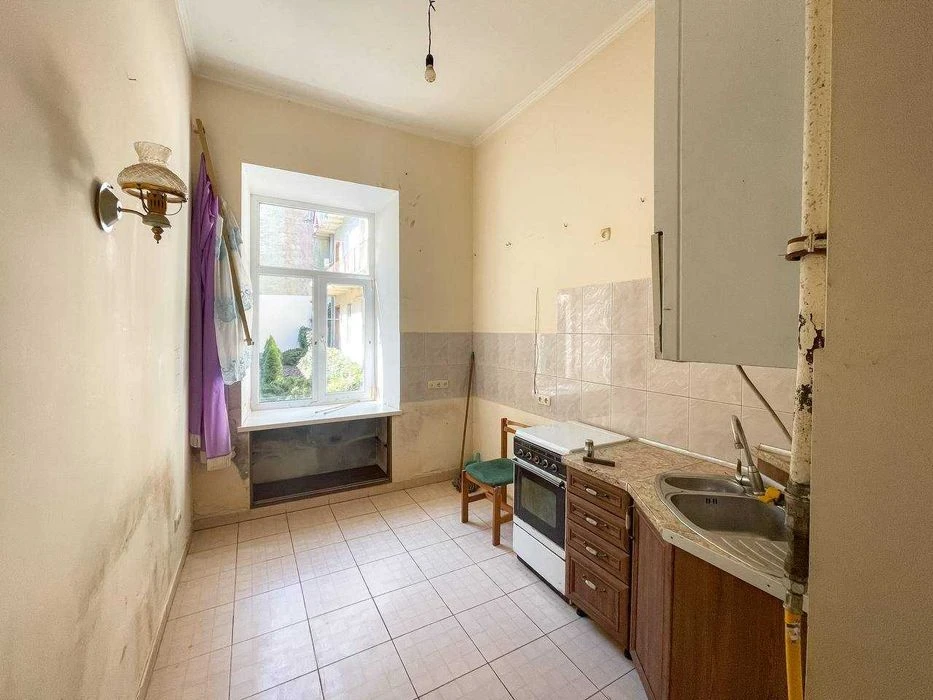 Продаж двокімнатної квартири у центрі Львова, на вул. Лепког