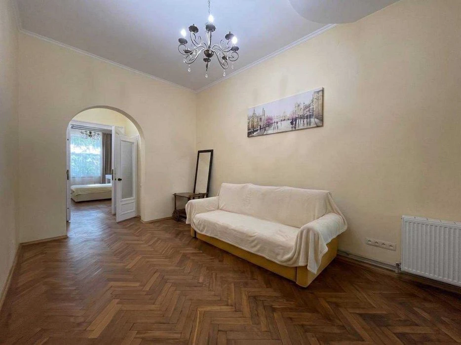 Ексклюзивна 2к квартира в центрі з терасою 15м.кв. біля парк