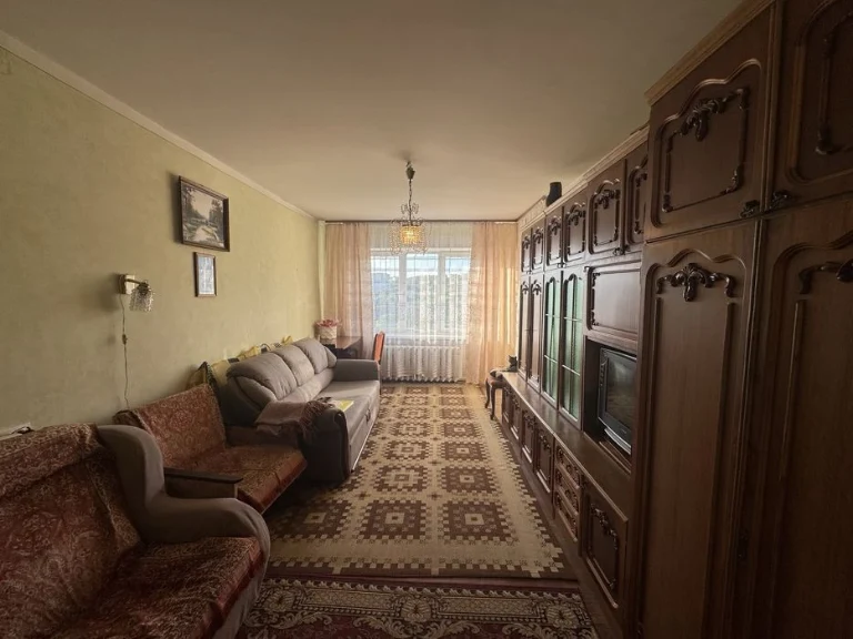 Продаж 3 кімнатна квартира вул. Миколайчука , ремонт, чешка,