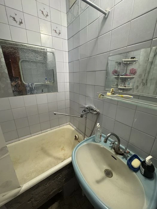 Продаж 3 кімнатна квартира вул. Миколайчука , ремонт, чешка,
