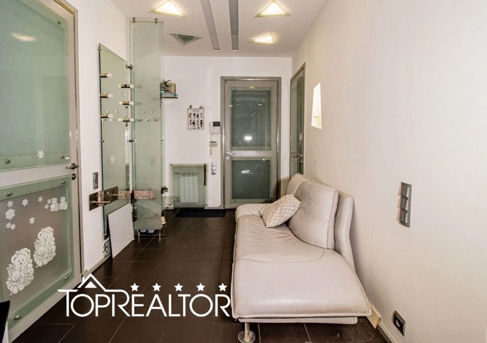 Lermontovskaya 18A! M Yaroslav the Wise! Selling 4K 155 m2