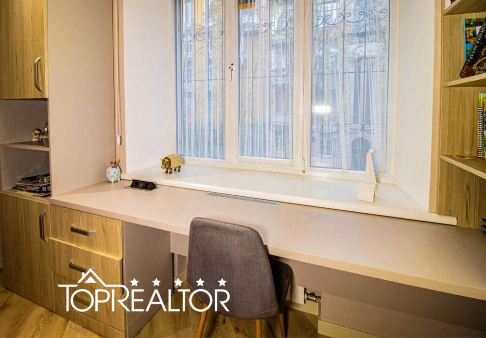 Lermontovskaya 18A! M Yaroslav the Wise! Selling 4K 155 m2