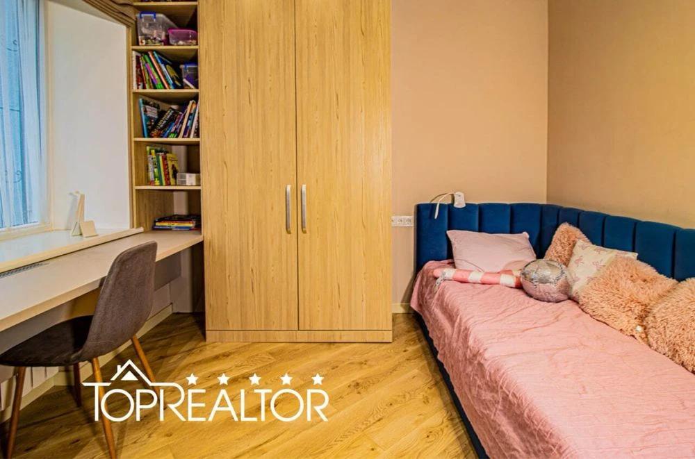 Lermontovskaya 18A! M Yaroslav the Wise! Selling 4K 155 m2