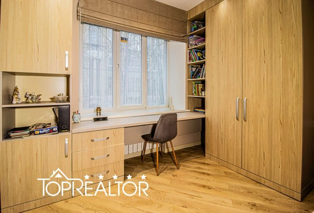 Lermontovskaya 18A! M Yaroslav the Wise! Selling 4K 155 m2
