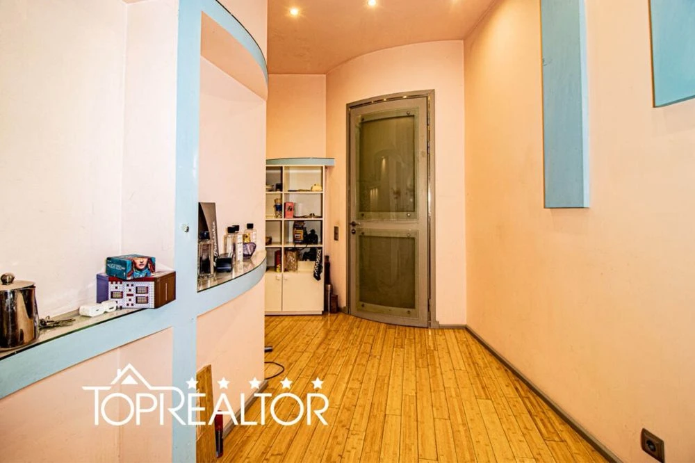 Lermontovskaya 18A! M Yaroslav the Wise! Selling 4K 155 m2