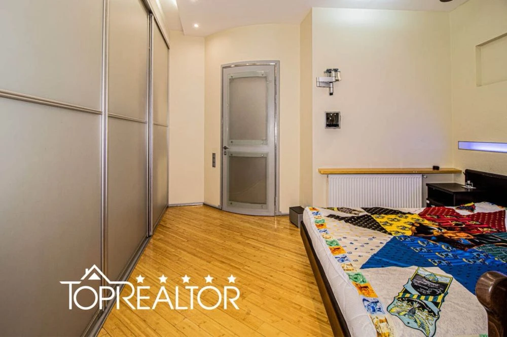 Lermontovskaya 18A! M Yaroslav the Wise! Selling 4K 155 m2
