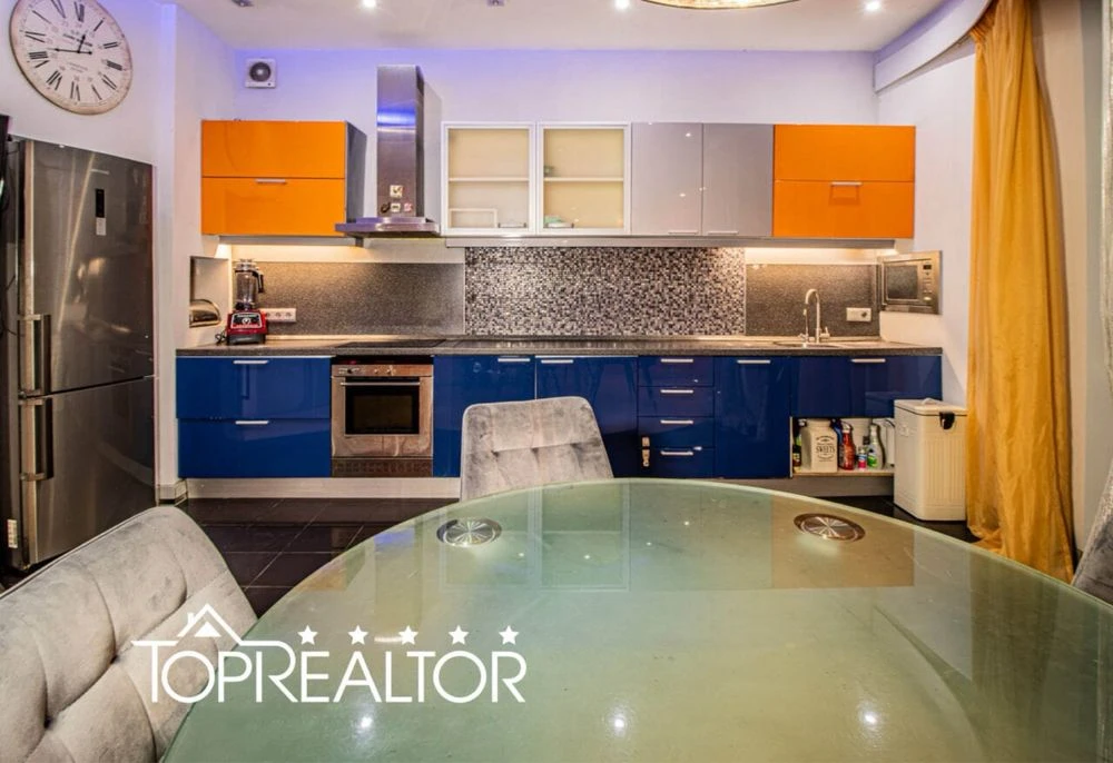 Lermontovskaya 18A! M Yaroslav the Wise! Selling 4K 155 m2