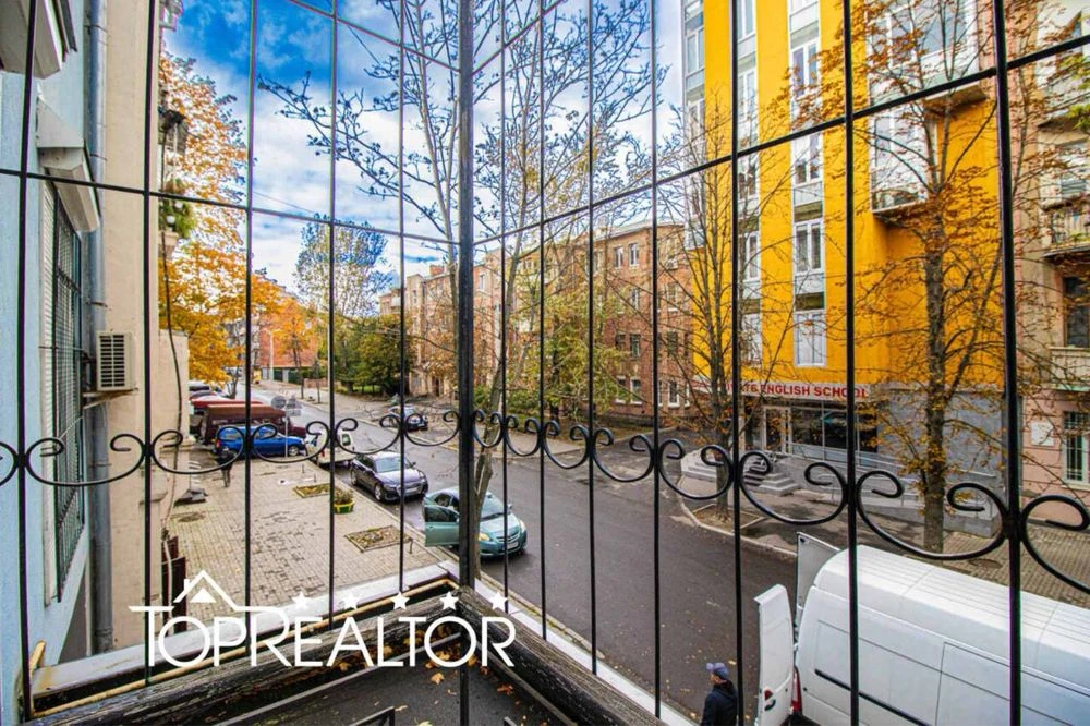 Lermontovskaya 18A! M Yaroslav the Wise! Selling 4K 155 m2
