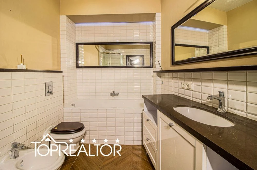 Lermontovskaya 18A! M Yaroslav the Wise! Selling 4K 155 m2