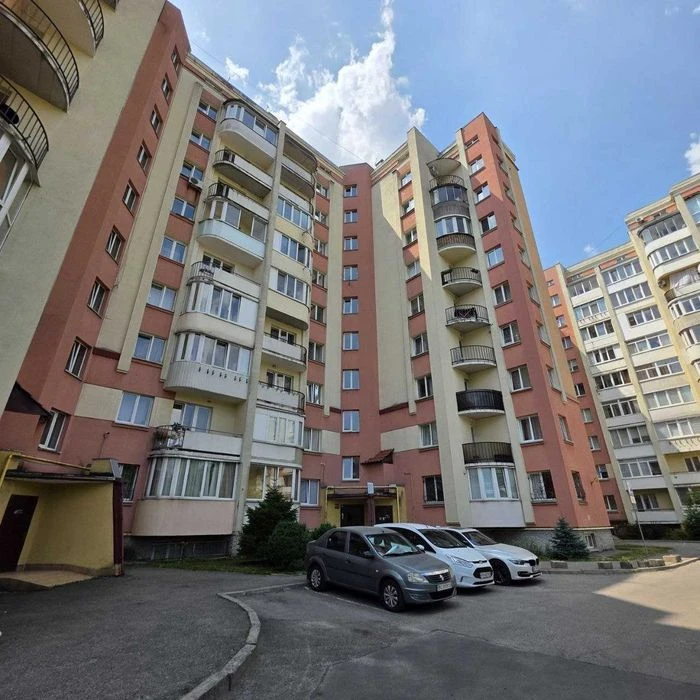 Продаж по держ. програмах! Простора трикімнатна квартира для